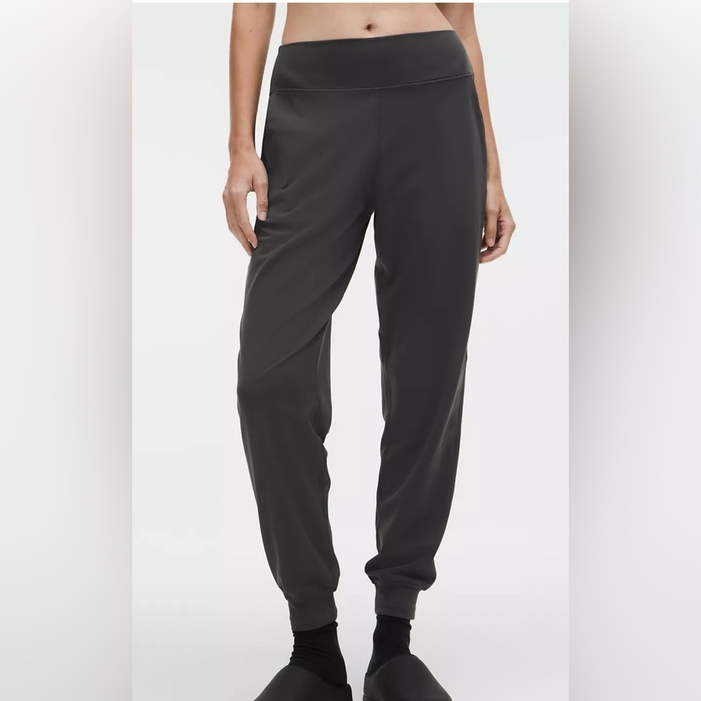 lululemon Align™ High-Rise Jogger
Regular Size 4”